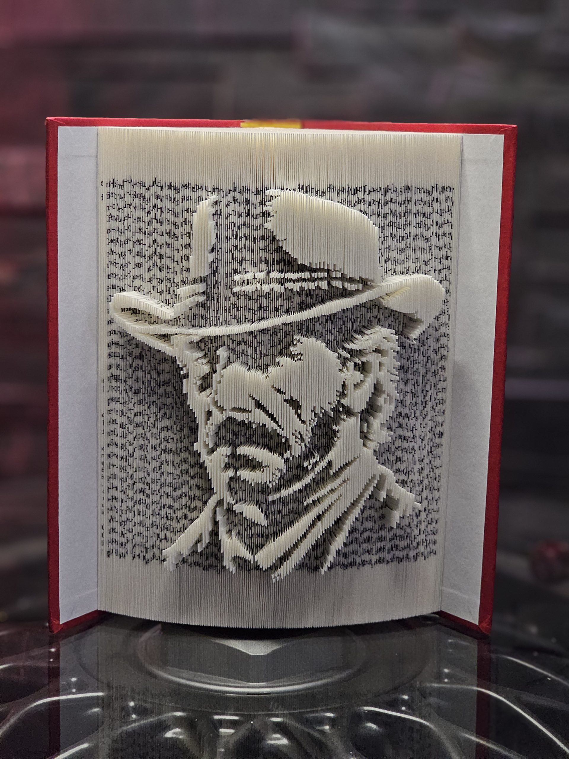 Sculpture de livre - Arthur Morgan