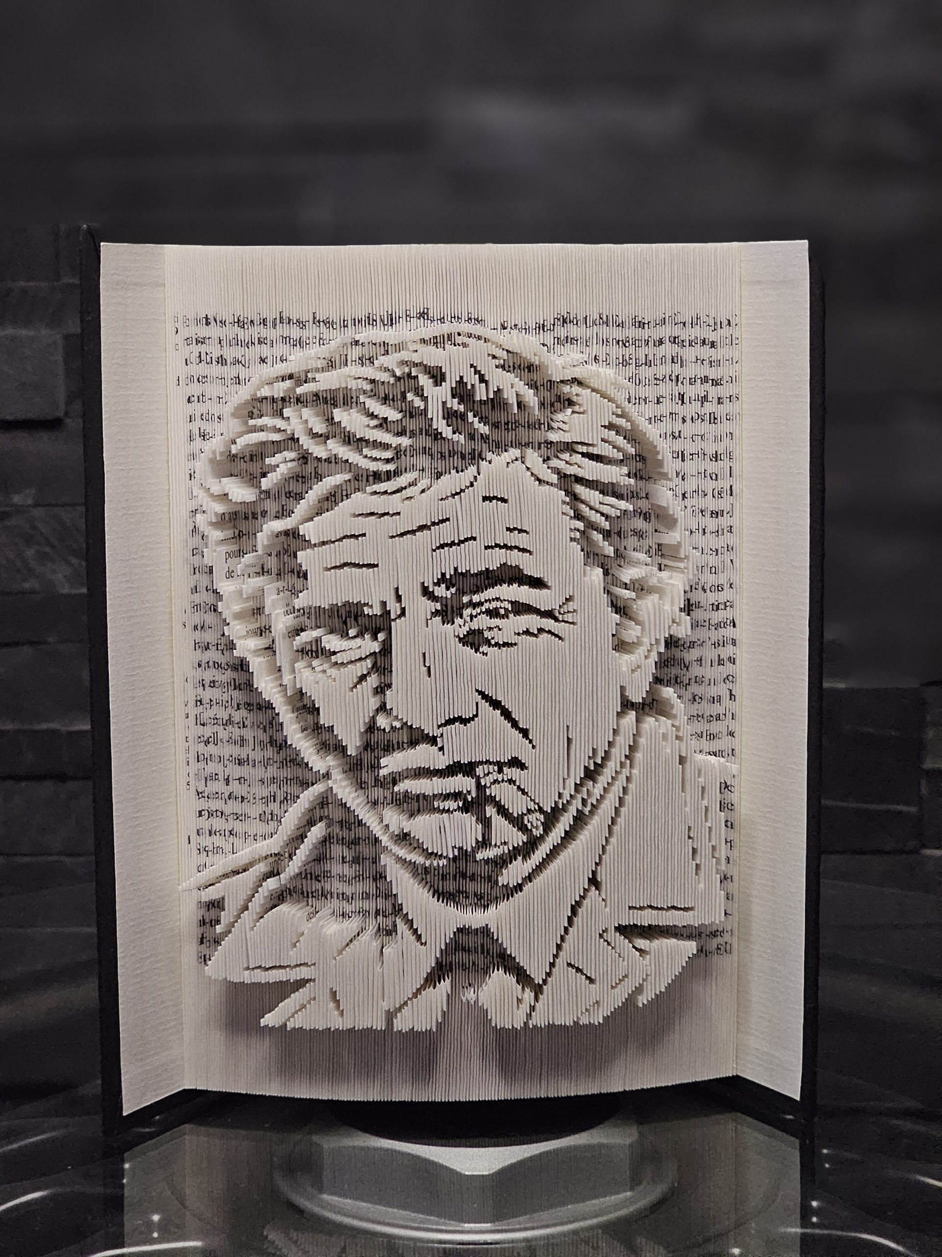 Sculpture de livre - Columbo