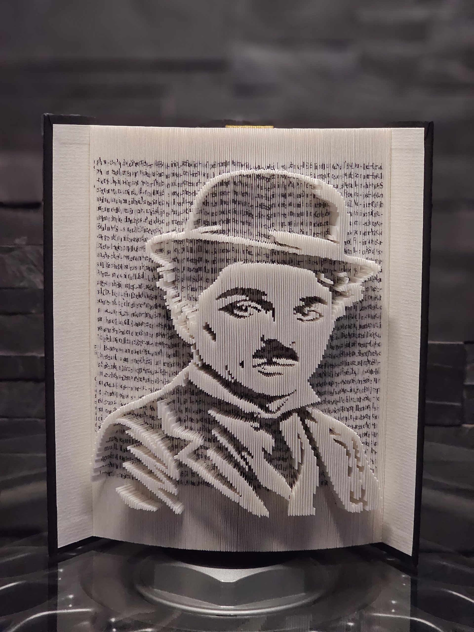 Sculpture de livre - Charlie Chaplin
